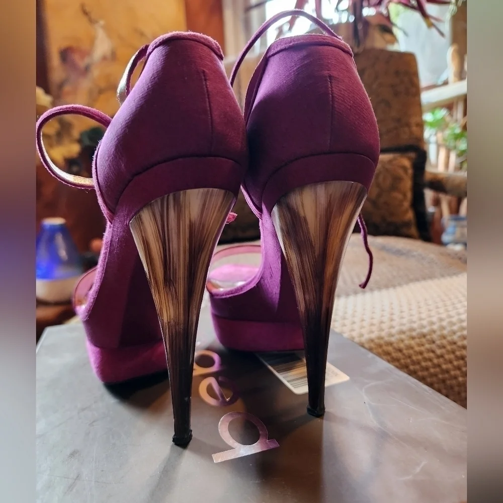 BEBE fushia pink fabric and suede 5.5 inch heels size 7.5